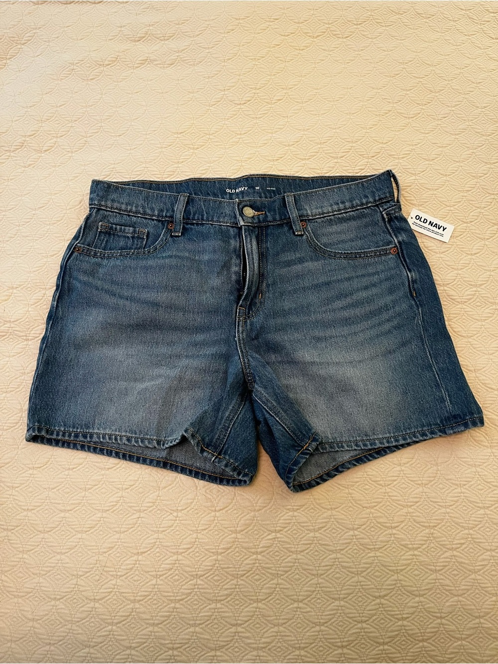 NWT Old Navy Women’s Mid-Rise Baggy A-Line 5” Inseam Blue Jean Shorts (size 10)